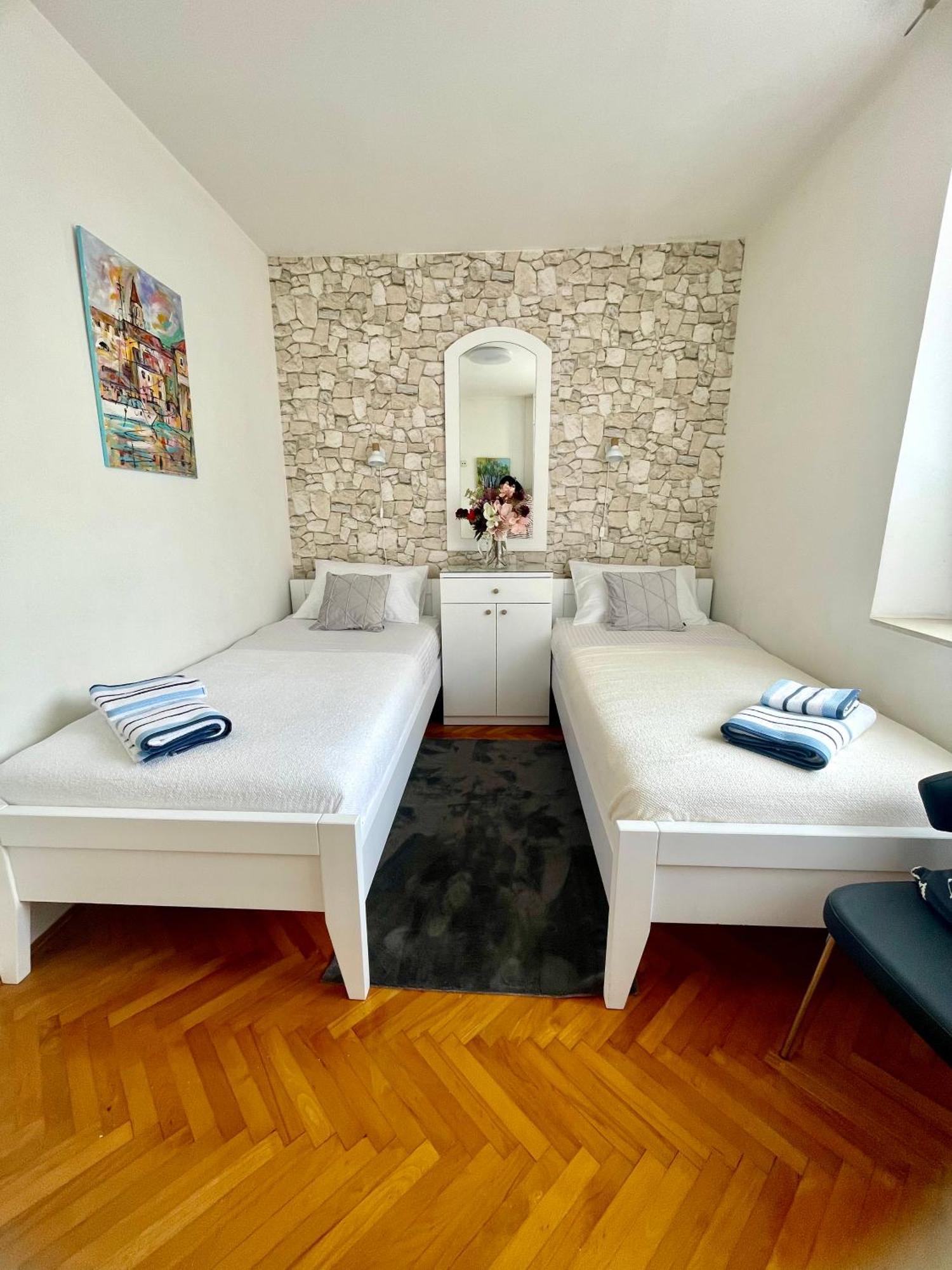 Dinka Old Town Apartment With Sea View Trogir Kültér fotó